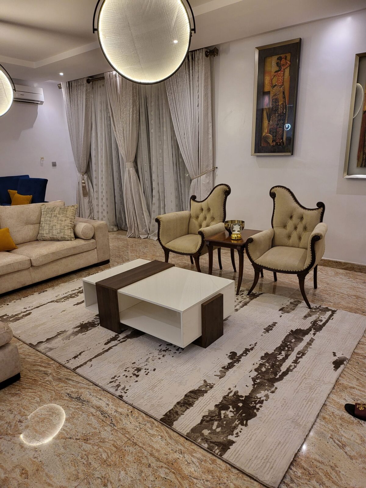 Center table - Image 1