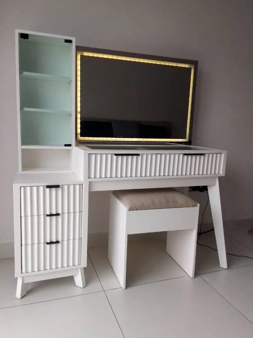 Dresser Mirror with Stool - Image 1