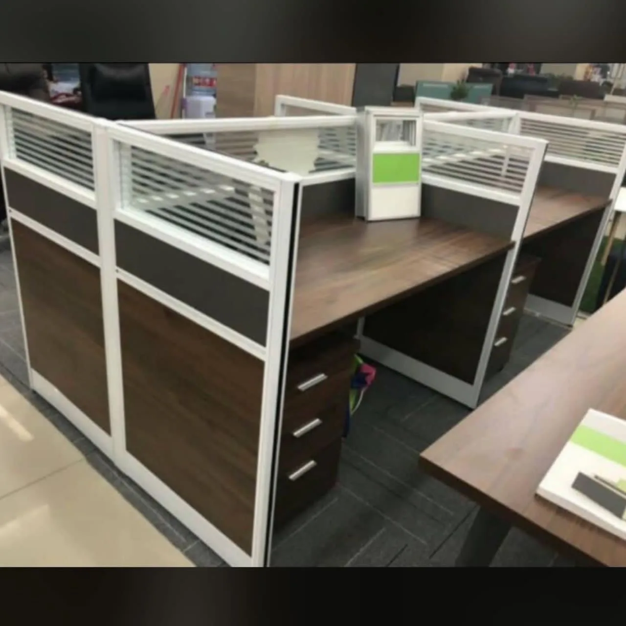 4 Man Workstation - 01 - Image 1