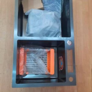Inbuit pull out waste bin