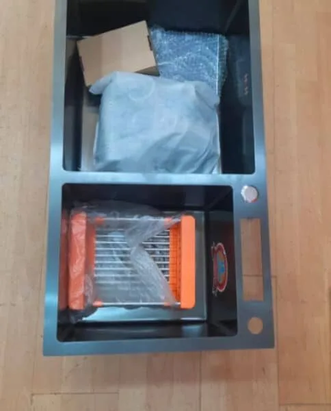 Inbuit pull out waste bin