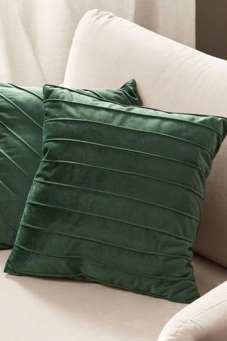 Throw pillows - Image 1